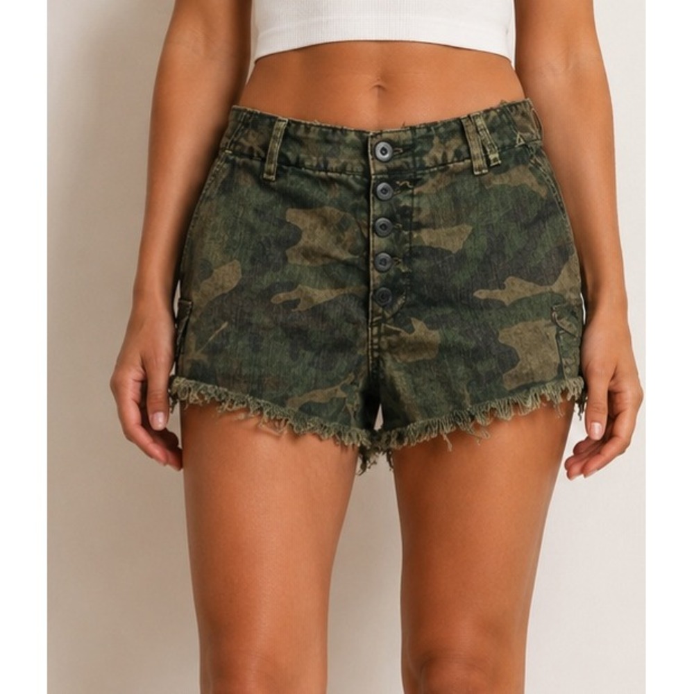 We The Free Free People Camo Cargo Shorts Green Camouflage Frayed Hem Size 28